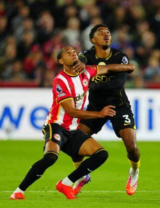 Wesley Fofana of Chelsea grapples with Kevin Schade of Brentford Brentford v Chelsea, Premier League, Football, Gtech Community Stadium, London, UK - 18 Sep 2026London Gtech Community Stadium United Kingdom EDITORIAL USE ONLY No use with unauthorised audio, video, data, fixture lists, club league logos or live services. Online in-match use limited to 120 images, no video emulation. No use in betting, games or single club league player publications. Copyright: xJavierxGarcia Shutterstockx 17157487cw