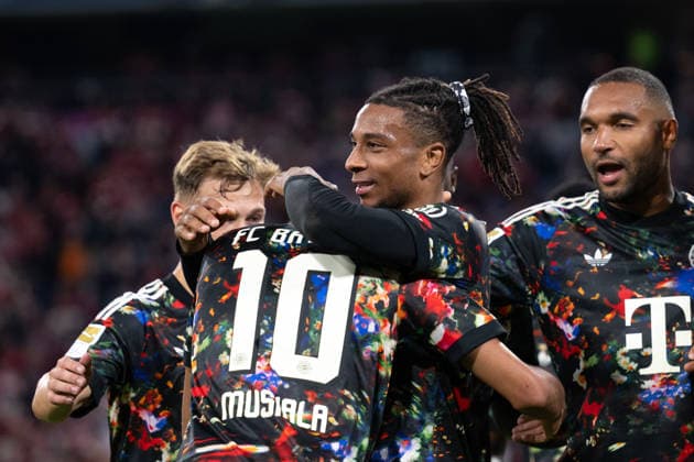 GER, Bayern, Muenchen, Fussball, FC Bayern Muenchen - 1. FC Union Berlin, in der Allianz Arena, Muenchen, Bundesliga, 4. Spieltag, 18.09.26, v.l. Jamal Musiala (FC Bayern Muenchen, 10), Michael Akpovie Olise (FC Bayern Muenchen, 17), Torjubel, Freude, Emotionen, Jubel, Feiern, Goal Scored, Celebrate, goal celebration, joy, emotions, celebration, cheering, goal scored, celebrate DFL DFB regulations prohibit any use of photographs as image sequences and or quasi-video, Copyright: HMB-Media MichaelxNibel