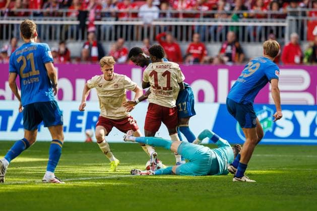 Kampf um den Ball mit Mika Haas (1.FC Kaiserslautern), Ibrahim Kanate (1.FC Kaiserslautern), Ron Thorben Hoffmann (Eintracht Braunschweig), Aktion Action 1.FC Kaiserslautern vs Eintracht Braunschweig, Fussball, 2. Bundesliga, 6. Spieltag, Saison 2026 2027, 19.09.2026 1.FC Kaiserslautern vs Eintracht Braunschweig, Fussball, 2. Bundesliga, 6. Spieltag, Saison 2026 2027, 19.09.2026 Copyright: xEibnerxPressefotox EP_ANS
