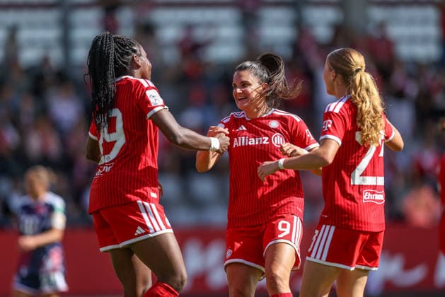 GER, München, FC Bayern München vs FC Köln, Google Pixel Frauen Bundesliga, Fussball, DFB, Spielzeit 2026 2027, FC Bayern Campus, 5. Spieltag im Bild: Edna Imade (FC Bayern München Frauen 29), Tor, Jubel und Freude, Emotionen, Jovana Damnjanović (FC Bayern München Frauen 9) DFB DFL REGULATIONS PROHIBIT ANY USE OF PHOTOGRAPHS AS IMAGE SEQUENCES AND OR QUASI-VIDEO, 19.09.2026 Copyright: HMBxMedia HendrikxHamelau