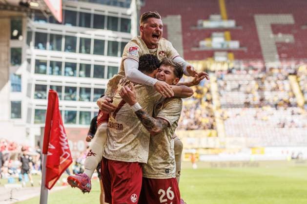 Erencan Yardimci (1.FC Kaiserslautern) bejubelt den Treffer zum 1:0 mit Marlon Ritter (1.FC Kaiserslautern) und Paul Joly (1.FC Kaiserslautern), Torjubel, Jubel, Freude, Emotionen 1.FC Kaiserslautern vs Eintracht Braunschweig, Fussball, 2. Bundesliga, 6. Spieltag, Saison 2026 2027, 19.09.2026 1.FC Kaiserslautern vs Eintracht Braunschweig, Fussball, 2. Bundesliga, 6. Spieltag, Saison 2026 2027, 19.09.2026 Copyright: xEibnerxPressefotox EP_ANS