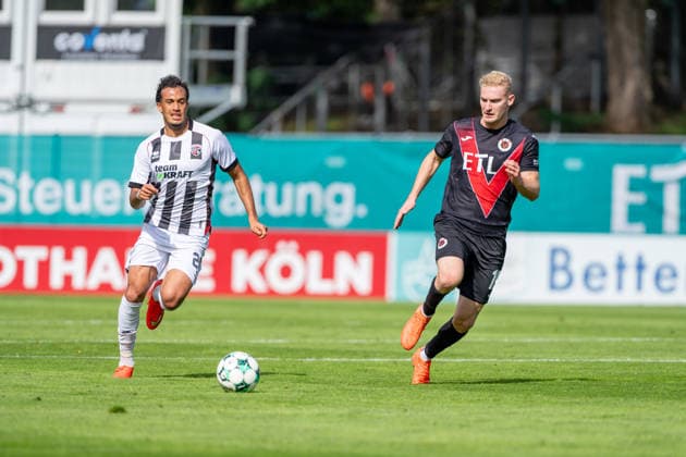 Nishan Velupillay (FC Ingolstadt 04, 28) im Laufduell mit Meiko Sponsel (Viktoria Köln, 19) um den Ball FC Viktoria Köln vs. FC Ingolstadt 04, Fussball, 3.Liga, 7.Spieltag, Saison 2026 27, 19.09.2026, DFL REGULATIONS PROHIBIT ANY USE OF PHOTOGRAPHS AS IMAGE SEQUENCES AND OR QUASI-VIDEO, FC Viktoria Köln vs. FC Ingolstadt 04, Fussball, 3.Liga, 7.Spieltag, Saison 2026 27, 19.09.2026 Köln Copyright: xEibner-Pressefoto LukasxBaldygax EP_LBA