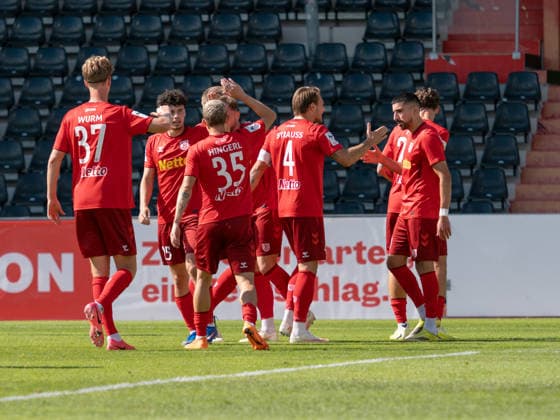 Tor zum 0:1 durch Nicolas Oliveira (SSV Jahn Regensburg, 25), Mannschaftsjubel GER, Fussball, VfB Stuttgart II vs. SSV Jahn Regensburg, Landesliga 2, 8. Spieltag, Leinfelden-Echterdingen, Saison 2026 2027, 19.09.2026 GER, Fussball, VfB Stuttgart II vs. SSV Jahn Regensburg, 3. Liga, 8. Spieltag, Saison 2026 2027, 19.09.2026 Leinfelden-Echterdingen Copyright: xCarstenxSchweringx EP_CSG