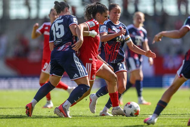 GER, München, FC Bayern München vs FC Köln, Google Pixel Frauen Bundesliga, Fussball, DFB, Spielzeit 2026 2027, FC Bayern Campus, 5. Spieltag im Bild v.l.: Amelie Bohnen (FC Köln Frauen 15), Jovana Damnjanović (FC Bayern München Frauen 9) DFB DFL REGULATIONS PROHIBIT ANY USE OF PHOTOGRAPHS AS IMAGE SEQUENCES AND OR QUASI-VIDEO, 19.09.2026 Copyright: HMBxMedia HendrikxHamelau