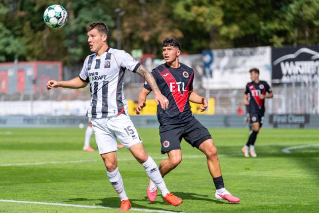 Jonas Scholz (FC Ingolstadt 04, 15) behauptet den Ball gegen Taylan Duman (Viktoria Köln, 08), Zweikampf FC Viktoria Köln vs. FC Ingolstadt 04, Fussball, 3.Liga, 7.Spieltag, Saison 2026 27, 19.09.2026, DFL REGULATIONS PROHIBIT ANY USE OF PHOTOGRAPHS AS IMAGE SEQUENCES AND OR QUASI-VIDEO, FC Viktoria Köln vs. FC Ingolstadt 04, Fussball, 3.Liga, 7.Spieltag, Saison 2026 27, 19.09.2026 Köln Copyright: xEibner-Pressefoto LukasxBaldygax EP_LBA