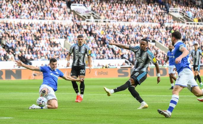 Joe Willock of Newcastle United scores their first goal Newcastle United v Hull City, Premier League, Football, St James Park, Newcastle upon Tyne, UK - 19 Sep 2026Newcastle upon Tyne St James Park United Kingdom EDITORIAL USE ONLY No use with unauthorised audio, video, data, fixture lists, club league logos or live services. Online in-match use limited to 120 images, no video emulation. No use in betting, games or single club league player publications. Copyright: xRichardxLee Shutterstockx 17158464ai