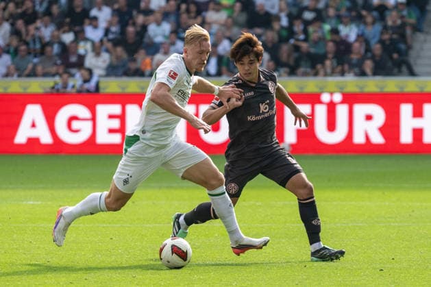 Zweikampf zwischen Isac Lidberg (Borussia Moenchengladbach, 03) und Kaishu Sano (1. FSV Mainz 05, 05). Borussia Moenchengladbach vs. 1. FSV Mainz 05, Fussball, 1. Bundesliga, 04. Spieltag, Saison 2026 2027, 19.09.2026 DFL DFB Regulations prohibit any use of Photographs as image sequences and or Quasivideo Borussia Moenchengladbach vs. 1. FSV Mainz 05, Fussball, 1. Bundesliga, 04. Spieltag, Saison 2026 2027, 19.09.2026 Moenchengladbach Copyright: xEibner-Pressefoto ThomasxHaeslerx EP_THR