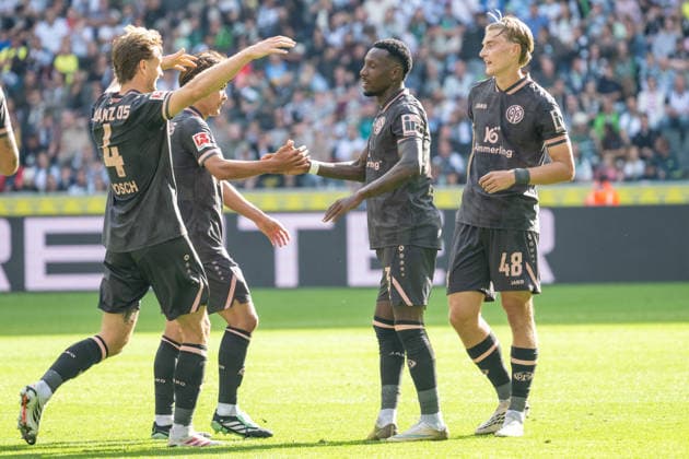 Die Mainzer Spieler bejubeln das Tor zum 2:1 durch Sheraldo Becker (1. FSV Mainz 05, 23). Borussia Moenchengladbach vs. 1. FSV Mainz 05, Fussball, 1. Bundesliga, 04. Spieltag, Saison 2026 2027, 19.09.2026 DFL DFB Regulations prohibit any use of Photographs as image sequences and or Quasivideo Borussia Moenchengladbach vs. 1. FSV Mainz 05, Fussball, 1. Bundesliga, 04. Spieltag, Saison 2026 2027, 19.09.2026 Moenchengladbach Copyright: xEibner-Pressefoto ThomasxHaeslerx EP_THR