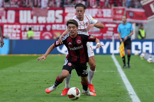 Derry Scherhant (SC Freiburg, 07) im Zweikampf mit Ritsu DÅan Ritsu Doan (Eintracht Frankfurt, 20) , Deutschland, Fussball, 1. Bundesliga, 4.Spieltag, 2026 2027, Eintracht Frankfurt vs. SC Freiburg, 19.09.2026, Deutsche Bank Park, Frankfurt Frankfurt Deutsche Bank Park Hessen Deutschland Copyright: xArnexAmbergx