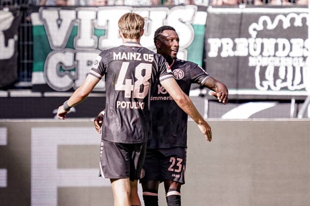 Deutschland: Fussball Saison 2026 2027 , 1. Bundesliga , 4. Spieltag , Borussia Mönchengladbach vs. 1. FSV Mainz 05 - ista-Borussia-Park (Mönchengladbach) : Kacper Potulski (1. FSV Mainz 05, 48) und Sheraldo Becker (1. FSV Mainz 05, 23) Tor und Torjubel zum 1:2, Tor, Torjubel, Jubel, Freude, Emotionen Mönchengladbach ista-Borussia-Park Deutschland Germany Copyright: xBennetxLongx