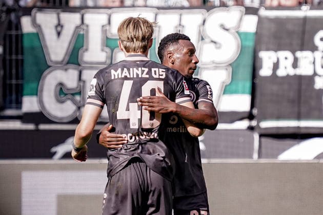 Deutschland: Fussball Saison 2026 2027 , 1. Bundesliga , 4. Spieltag , Borussia Mönchengladbach vs. 1. FSV Mainz 05 - ista-Borussia-Park (Mönchengladbach) : Kacper Potulski (1. FSV Mainz 05, 48) und Sheraldo Becker (1. FSV Mainz 05, 23) Tor und Torjubel zum 1:2, Tor, Torjubel, Jubel, Freude, Emotionen Mönchengladbach ista-Borussia-Park Deutschland Germany Copyright: xBennetxLongx