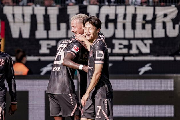 Deutschland: Fussball Saison 2026 2027 , 1. Bundesliga , 4. Spieltag , Borussia Mönchengladbach vs. 1. FSV Mainz 05 - ista-Borussia-Park (Mönchengladbach) : Phillip Tietz (1. FSV Mainz 05, 9) und Sheraldo Becker (1. FSV Mainz 05, 23) und Jae-Sung Lee (1. FSV Mainz 05, 7) Tor und Torjubel zum 1:2, Tor, Torjubel, Jubel, Freude, Emotionen Mönchengladbach ista-Borussia-Park Deutschland Germany Copyright: xBennetxLongx
