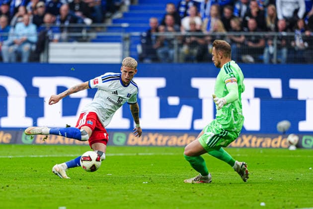 Torschuss Torchance Albert Gronbaek (Hamburger SV, 11) GER, Hamburger SV vs. 1. FC Köln, Fußball, 1. Bundesliga, Spieltag 04, Saison 2026 2027, 19.09.2026 DFL REGULATIONS PROHIBIT ANY USE OF PHOTOGRAPHS AS IMAGE SEQUENCES AND OR QUASI-VIDEO GER, Hamburger SV vs. 1. FC Köln, Fußball, 1. Bundesliga, Spieltag 04, Saison 2026 2027, 19.09.2026 Hamburg Copyright: xEibner-Pressefoto MarcelxvonxFehrnx EP_MFN