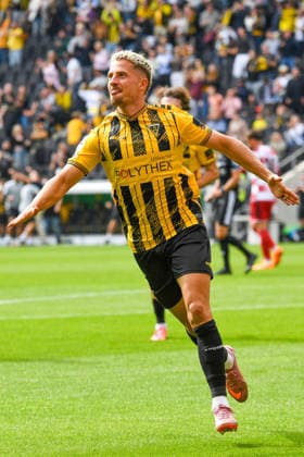 Lukas Scepanik (Alemannia Aachen, 7) jubelt über sein Tor zum 1:0, Jubel, Torjubel, Torerfolg, celebrate the goal, goal, celebration, Jubel ueber das Tor, optimistisch, Action, Aktion , 19.09.2026, Aachen (Deutschland), Fussball, 3. Liga, TSV Alemannia Aachen - Fortuna Düsseldorf, Fussball, 3. Liga, TSV Alemannia Aachen - Fortuna Düsseldorf, DFB DFL REGULATIONS PROHIBIT ANY USE OF PHOTOGRAPHS AS IMAGE SEQUENCES AND OR QUASI-VIDEO.