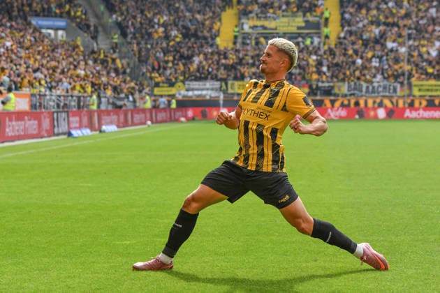 Lukas Scepanik (Alemannia Aachen, 7) jubelt über sein Tor zum 1:0, Jubel, Torjubel, Torerfolg, celebrate the goal, goal, celebration, Jubel ueber das Tor, optimistisch, Action, Aktion , 19.09.2026, Aachen (Deutschland), Fussball, 3. Liga, TSV Alemannia Aachen - Fortuna Düsseldorf, Fussball, 3. Liga, TSV Alemannia Aachen - Fortuna Düsseldorf, DFB DFL REGULATIONS PROHIBIT ANY USE OF PHOTOGRAPHS AS IMAGE SEQUENCES AND OR QUASI-VIDEO.
