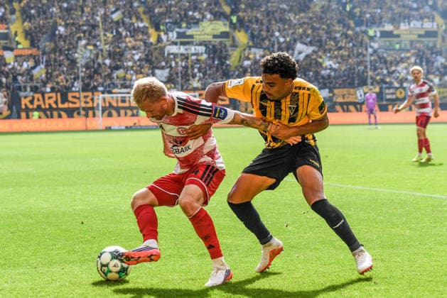 v.li.: Jomaine Consbruch (Fortuna Düsseldorf, 14), Mehdi Loune (Alemannia Aachen, 10), Zweikampf, Duell, duel, tackle, tackling, Dynamik, Action, Aktion, 19.09.2026, Aachen (Deutschland), Fussball, 3. Liga, TSV Alemannia Aachen - Fortuna Düsseldorf, Fussball, 3. Liga, TSV Alemannia Aachen - Fortuna Düsseldorf, DFB DFL REGULATIONS PROHIBIT ANY USE OF PHOTOGRAPHS AS IMAGE SEQUENCES AND OR QUASI-VIDEO.