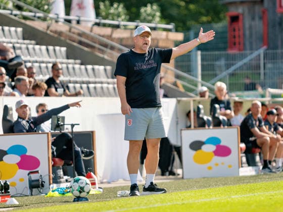 Trainer Sascha Hildmann (SSV Jahn Regensburg) GER, Fussball, VfB Stuttgart II vs. SSV Jahn Regensburg, 3. Liga, 7. Spieltag, Saison 2026 2027, 19.09.2026 GER, Fussball, VfB Stuttgart II vs. SSV Jahn Regensburg, 3. Liga, 7. Spieltag, Saison 2026 2027, 19.09.2026 Aspach Copyright: xCarstenxSchweringx EP_CSG