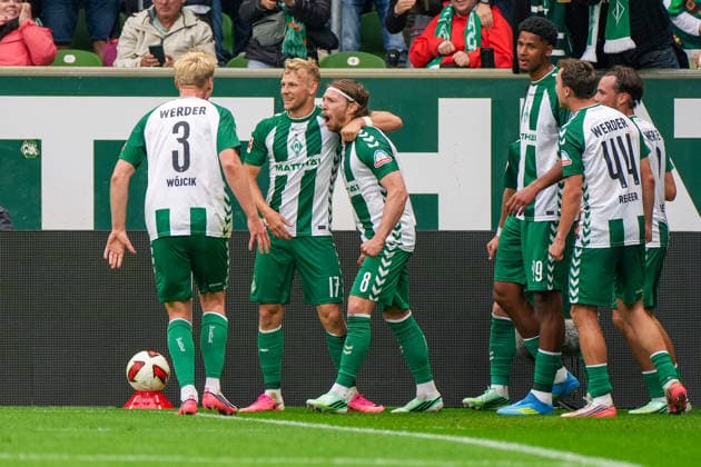 Tor zum 3:2 für Werder Bremen durch Mitchell Weiser (Werder Bremen, 8), Torjubel, Freude, Emotionen, Deutschland: Fussball, Bundesliga, Saison 2026 27, 4. Spieltag, 19.09.2026, Werder Bremen vs FC Augsburg, Weserstadion (Bremen) Copyright: xLeonxFrickx