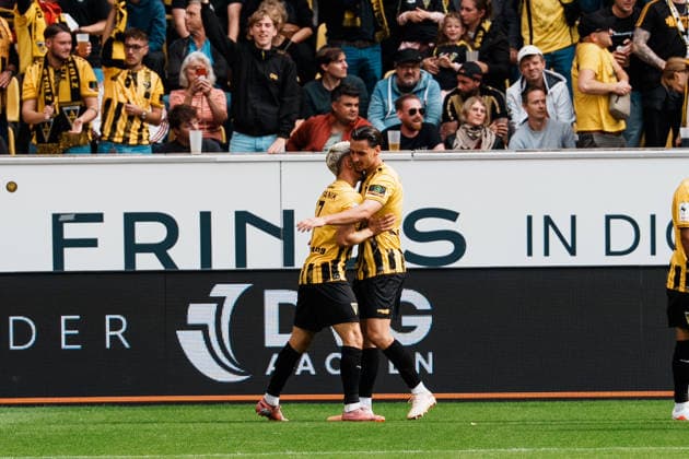 Deutschland: Fussball 3. Liga 2026 - 2027, 7. Spieltag - Alemannia Aachen vs Fortuna Düsseldorf - Tivoli (Aachen): Umarmung, Jubel, Tor, Freude, feiern, Spass, Emotionen, Lukas Scepanik (Alemannia Aachen, 7), Petros Bagkalianis (Alemannia Aachen, 2), Umarmung Copyright: xThiemoxRudolphx