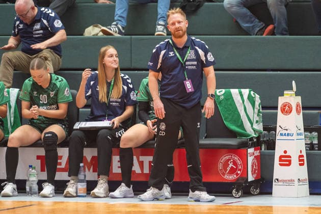 Christian Denk (SG 09 Kirchhof, Trainer) ist enttaeuscht. HSV Solingen Graefrath 76 vs. SG 09 Kirchhof, Handball Frauen 2. Bundesliga, Alsco 2.HBL, 04. Spieltag, Saison 2026 2027, 19.09.2026 HSV Solingen Graefrath 76 vs. SG 09 Kirchhof, Handball Frauen 2. Bundesliga, Alsco 2. HBF, 04. Spieltag, Saison 2026 2027, 19.09.2026 Solingen Copyright: xEibner-Pressefoto ThomasxHaeslerx EP_THR