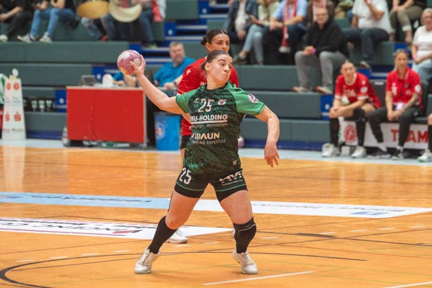 Lea Sophie Walkowiak (SG 09 Kirchhof, 25) verwirft ihren ersten Siebenmeter. HSV Solingen Graefrath 76 vs. SG 09 Kirchhof, Handball Frauen 2. Bundesliga, Alsco 2.HBL, 04. Spieltag, Saison 2026 2027, 19.09.2026 HSV Solingen Graefrath 76 vs. SG 09 Kirchhof, Handball Frauen 2. Bundesliga, Alsco 2. HBF, 04. Spieltag, Saison 2026 2027, 19.09.2026 Solingen Copyright: xEibner-Pressefoto ThomasxHaeslerx EP_THR