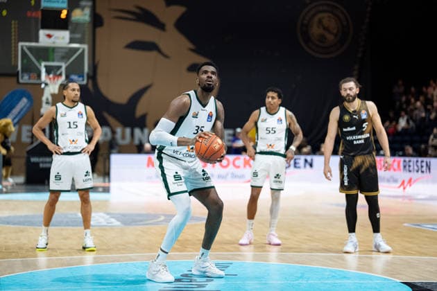 Ejiofor Onu (Nr. 35 VET-CONCEPT Gladiators Trier) GER, Basketball Loewen Braunschweig gegen VET-CONCEPT Gladiators Trier, Basketball, easyCredit BBL, Woche 1, Spielzeit 2026 27, 19.09.2026 GER, Basketball Loewen Braunschweig gegen VET-CONCEPT Gladiators Trier, Basketball, easyCredit BBL, Woche 1, Spielzeit 2026 27, 19.09.2026 Braunschweig Copyright: xEibner-Pressefoto DanielxREINELTx EP_DRT