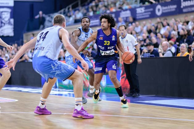 Trenton Gibson (PHOENIX HAGEN, 33), Artur Konontsuk (ROSTOCK SEAWOLVES, 34), Rostock Seawolves vs. Phoenix Hagen, Basketball, BBL 2026 2027 easyCredit Basketball Bundesliga, 1. Spieltag, Spielzeit 2026 2027, 19.09.2026 Rostock Seawolves vs. Phoenix Hagen, Basketball, BBL 2026 2027 easyCredit Basketball Bundesliga, 1. Spieltag, Spielzeit 2026 2027, 19.09.2026 Groter Pohl Copyright: xEibner-Pressefoto DenverxEhrlichx EP_DEH