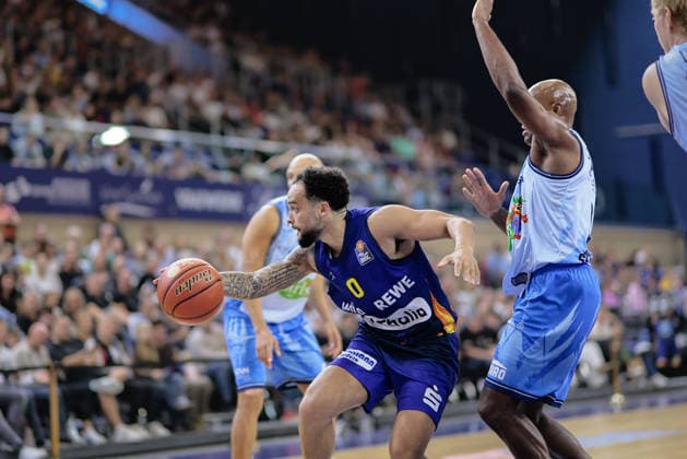 Marcus Graves (PHOENIX HAGEN, 00), Deandre Lansdowne (ROSTOCK SEAWOLVES, 09), Rostock Seawolves vs. Phoenix Hagen, Basketball, BBL 2026 2027 easyCredit Basketball Bundesliga, 1. Spieltag, Spielzeit 2026 2027, 19.09.2026 Rostock Seawolves vs. Phoenix Hagen, Basketball, BBL 2026 2027 easyCredit Basketball Bundesliga, 1. Spieltag, Spielzeit 2026 2027, 19.09.2026 Groter Pohl Copyright: xEibner-Pressefoto DenverxEhrlichx EP_DEH