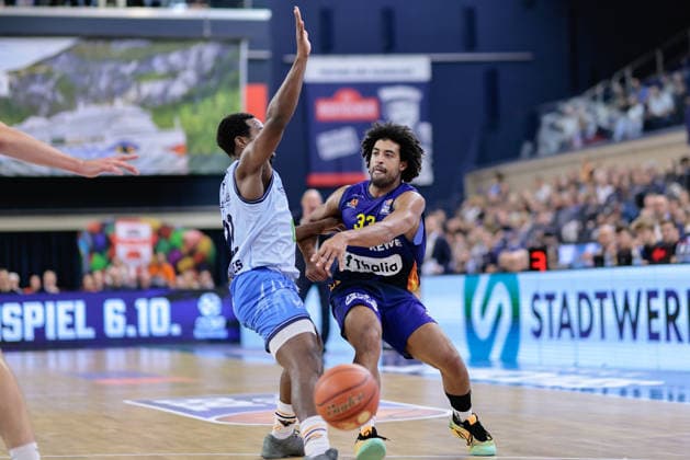 Trenton Gibson (PHOENIX HAGEN, 33), Johnathan Stove (ROSTOCK SEAWOLVES, 22), Rostock Seawolves vs. Phoenix Hagen, Basketball, BBL 2026 2027 easyCredit Basketball Bundesliga, 1. Spieltag, Spielzeit 2026 2027, 19.09.2026 Rostock Seawolves vs. Phoenix Hagen, Basketball, BBL 2026 2027 easyCredit Basketball Bundesliga, 1. Spieltag, Spielzeit 2026 2027, 19.09.2026 Groter Pohl Copyright: xEibner-Pressefoto DenverxEhrlichx EP_DEH