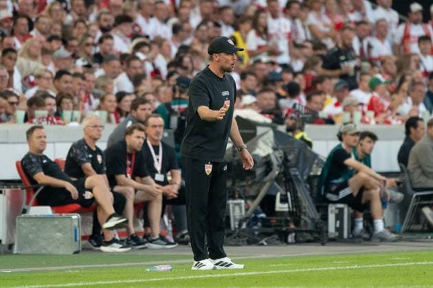 Sebastian Hoeneß (VfB Stuttgart, Trainer), GER, VfB Stuttgart vs. Borussia Dortmund, Fussball, 1. Bundesliga, 4. Spieltag, Spielzeit 2026 2027, 19.09.2026, DFL REGULATIONS PROHIBIT ANY USE OF PHOTOGRAPHS AS IMAGE SEQUENCES AND OR QUASI-VIDEO, GER, VfB Stuttgart vs. Borussia Dortmund, Fussball, 1. Bundesliga, 4. Spieltag, Spielzeit 2026 2027, 19.09.2026, Stuttgart Copyright: xEibner-Pressefoto EdwardxCheungx EP_ECG