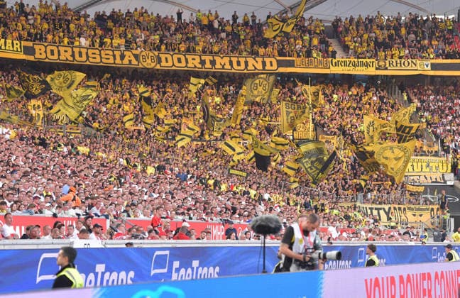 19.09.2026, xblx, Fussball 1.Bundesliga, VfB Stuttgart - Borussia Dortmund v.l. bvb Tribuenen, Zuschauer, Stadion, Fans, Tribuene, Raenge, Schals, Schal, Banner, Plakate, Fahne, Fahnen (DFL DFB REGULATIONS PROHIBIT ANY USE OF PHOTOGRAPHS as IMAGE SEQUENCES and or QUASI-VIDEO) Stuttgart