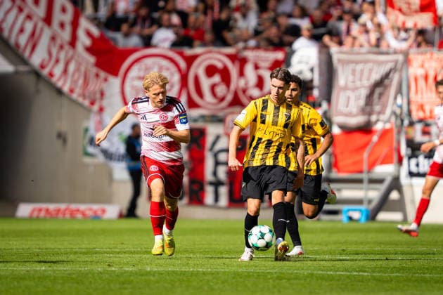 Georg Ermolaev (Alemannia Aachen, 20) mit dem Pass TSV Alemannia Aachen vs. Fortuna Duesseldorf, Fussball, 3. Liga, 7. Spieltag, Saison 2026 2027, 19.09.2026 DFB REGULATIONS PROHIBIT ANY USE OF PHOTOGRAPHS AS IMAGE SEQUENCES AND OR QUASI-VIDEO TSV Alemannia Aachen vs. Fortuna Duesseldorf, Fussball, 3. Liga, 7. Spieltag, Saison 2026 2027, 19.09.2026 Aachen Copyright: xEibner-Pressefoto J.xDerondeaux EP_JDU