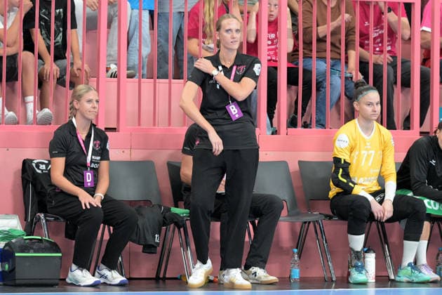 Miriam Hirsch (TusSies Metzingen, Trainerin) TusSies Metzingen vs. Thueringer HC , Handball, Alsco HBF, 04..Ligaspieltag, Saison 2026 2027, 19.09.2026 TusSies Metzingen vs. Thueringer HC , Handball, Alsco HBF, 04..Ligaspieltag, Saison 2026 2027, 19.09.2026 Tuebingen Copyright: xEibner-Pressefotox EP_TBR