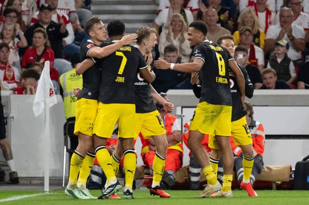 19.09.2026, GER, Fussball, Herren, 1. Bundesliga, Saison 2026 2027, 4. Spieltag, VfB Stuttgart vs. Borussia Dortmund Tor zum 0:1 durch Maximilian Beier ( Borussia Dortmund, 14 ), Jubel, Torjubel, bejubelt sein Tor mit Nico Schlotterbeck ( Borussia Dortmund, 04 ), Jobe Bellingham ( Borussia Dortmund, 07 ), Felix Nmecha ( Borussia Dortmund, 08 ), DFB DFL regulations prohibit any use of photographs as image sequences and or quasi-video. Stuttgart MHP Arena Baden-Württemberg Deutschland Copyright: xNordphoto WolfgangxFrankx