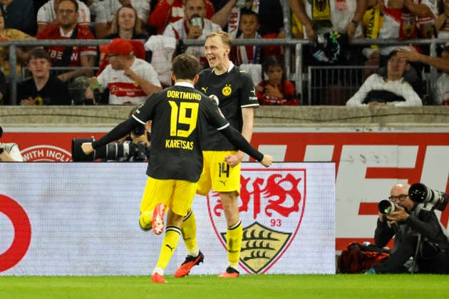 Torjubel BVB Dortmund beim 0:1 durch Maximilian Beier (BVB Dortmund, 14), Freude, Begeisterung, positive Emotionen, Torerfolg , Deutschland, Fussball, 1. Bundesliga, 4.Spieltag, 2026 2027, VfB Stuttgart vs. Borussia Dortmund, 19.09.2026, Stuttgart MHP Arena Deutschland Copyright: xGrantxHubbsx