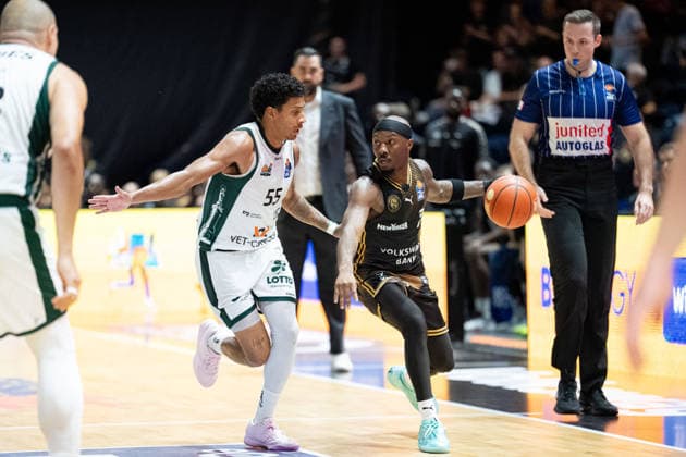 DeJour Reaves (Nr. 3 Basketball Loewen Braunschweig) gegen Eli Brooks (Nr. 55 VET-CONCEPT Gladiators Trier) GER, Basketball Loewen Braunschweig gegen VET-CONCEPT Gladiators Trier, Basketball, easyCredit BBL, Woche 1, Spielzeit 2026 27, 19.09.2026 GER, Basketball Loewen Braunschweig gegen VET-CONCEPT Gladiators Trier, Basketball, easyCredit BBL, Woche 1, Spielzeit 2026 27, 19.09.2026 Braunschweig Copyright: xEibner-Pressefoto DanielxREINELTx EP_DRT