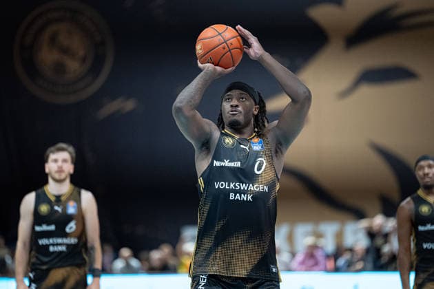 Zaba Bangala (Nr. 0 Basketball Loewen Braunschweig) beim Freiwurf GER, Basketball Loewen Braunschweig gegen VET-CONCEPT Gladiators Trier, Basketball, easyCredit BBL, Woche 1, Spielzeit 2026 27, 19.09.2026 GER, Basketball Loewen Braunschweig gegen VET-CONCEPT Gladiators Trier, Basketball, easyCredit BBL, Woche 1, Spielzeit 2026 27, 19.09.2026 Braunschweig Copyright: xEibner-Pressefoto DanielxREINELTx EP_DRT