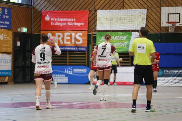 Lotta Christiansen (HL Buchholz 08-Rosengarten, 9) und Nantke Ackmann (HL Buchholz 08-Rosengarten, 7) starten einen Angriff GER, SG Nuertingen-Zizishausen vs. HL Buchholz 08-Rosengarten, Handball, 2. ALSCO Handball Bundesliga Frauen, 4. Spieltag, Spielzeit 2026 2027, 19.09.2026 GER, SG Nuertingen-Zizishausen vs. HL Buchholz 08-Rosengarten, Handball, 2. ALSCO Handball Bundesliga Frauen, 4. Spieltag, Spielzeit 2026 2027, 19.09.2026 Steinenberg Copyright: xEibner-Pressefoto SoerenxHerwegx EP_SHG