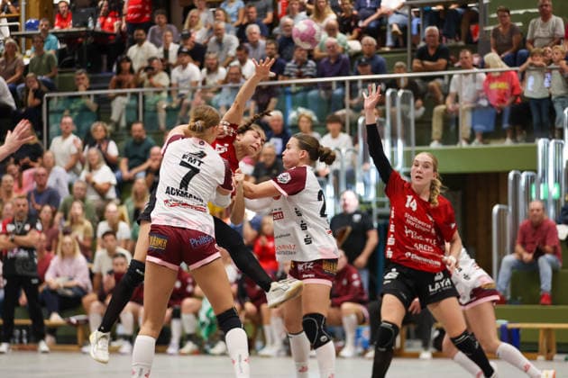 Annika Distel (SG Nürtingen-Zizishausen, 25) beim Wurf GER, SG Nuertingen-Zizishausen vs. HL Buchholz 08-Rosengarten, Handball, 2. ALSCO Handball Bundesliga Frauen, 4. Spieltag, Spielzeit 2026 2027, 19.09.2026 GER, SG Nuertingen-Zizishausen vs. HL Buchholz 08-Rosengarten, Handball, 2. ALSCO Handball Bundesliga Frauen, 4. Spieltag, Spielzeit 2026 2027, 19.09.2026 Steinenberg Copyright: xEibner-Pressefoto SoerenxHerwegx EP_SHG