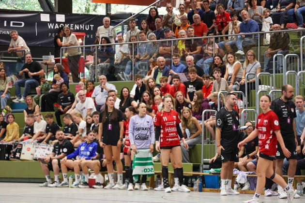 Die Bank der SG Nürtingen-Zizishausen GER, SG Nuertingen-Zizishausen vs. HL Buchholz 08-Rosengarten, Handball, 2. ALSCO Handball Bundesliga Frauen, 4. Spieltag, Spielzeit 2026 2027, 19.09.2026 GER, SG Nuertingen-Zizishausen vs. HL Buchholz 08-Rosengarten, Handball, 2. ALSCO Handball Bundesliga Frauen, 4. Spieltag, Spielzeit 2026 2027, 19.09.2026 Steinenberg Copyright: xEibner-Pressefoto SoerenxHerwegx EP_SHG