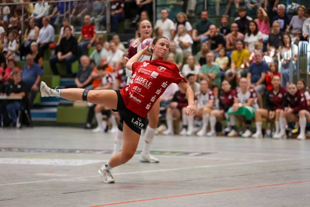 Lisa Fuchs (SG Nürtingen-Zizishausen, 24) beim Wurf GER, SG Nuertingen-Zizishausen vs. HL Buchholz 08-Rosengarten, Handball, 2. ALSCO Handball Bundesliga Frauen, 4. Spieltag, Spielzeit 2026 2027, 19.09.2026 GER, SG Nuertingen-Zizishausen vs. HL Buchholz 08-Rosengarten, Handball, 2. ALSCO Handball Bundesliga Frauen, 4. Spieltag, Spielzeit 2026 2027, 19.09.2026 Steinenberg Copyright: xEibner-Pressefoto SoerenxHerwegx EP_SHG