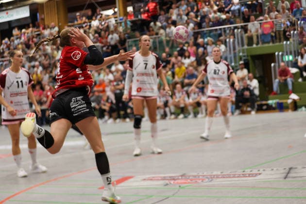 Nina Fischer (SG Nürtingen-Zizishausen, 4) beim Wurf GER, SG Nuertingen-Zizishausen vs. HL Buchholz 08-Rosengarten, Handball, 2. ALSCO Handball Bundesliga Frauen, 4. Spieltag, Spielzeit 2026 2027, 19.09.2026 GER, SG Nuertingen-Zizishausen vs. HL Buchholz 08-Rosengarten, Handball, 2. ALSCO Handball Bundesliga Frauen, 4. Spieltag, Spielzeit 2026 2027, 19.09.2026 Steinenberg Copyright: xEibner-Pressefoto SoerenxHerwegx EP_SHG