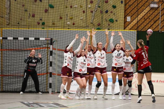 Nele Nusser (SG Nürtingen-Zizishausen, 11) bei einem Freiwurf zum Ende der ersten Halbzeit GER, SG Nuertingen-Zizishausen vs. HL Buchholz 08-Rosengarten, Handball, 2. ALSCO Handball Bundesliga Frauen, 4. Spieltag, Spielzeit 2026 2027, 19.09.2026 GER, SG Nuertingen-Zizishausen vs. HL Buchholz 08-Rosengarten, Handball, 2. ALSCO Handball Bundesliga Frauen, 4. Spieltag, Spielzeit 2026 2027, 19.09.2026 Steinenberg Copyright: xEibner-Pressefoto SoerenxHerwegx EP_SHG