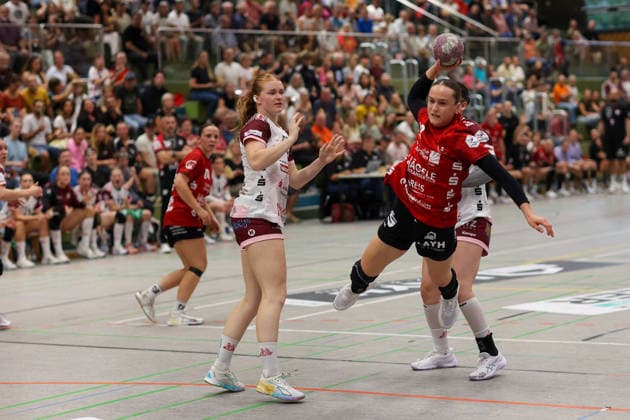 Maxime Luber (SG Nürtingen-Zizishausen, 22) beim Abschluss GER, SG Nuertingen-Zizishausen vs. HL Buchholz 08-Rosengarten, Handball, 2. ALSCO Handball Bundesliga Frauen, 4. Spieltag, Spielzeit 2026 2027, 19.09.2026 GER, SG Nuertingen-Zizishausen vs. HL Buchholz 08-Rosengarten, Handball, 2. ALSCO Handball Bundesliga Frauen, 4. Spieltag, Spielzeit 2026 2027, 19.09.2026 Steinenberg Copyright: xEibner-Pressefoto SoerenxHerwegx EP_SHG
