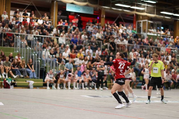 Maxime Luber (SG Nürtingen-Zizishausen, 22) wirft einen Siebenmeterwurf GER, SG Nuertingen-Zizishausen vs. HL Buchholz 08-Rosengarten, Handball, 2. ALSCO Handball Bundesliga Frauen, 4. Spieltag, Spielzeit 2026 2027, 19.09.2026 GER, SG Nuertingen-Zizishausen vs. HL Buchholz 08-Rosengarten, Handball, 2. ALSCO Handball Bundesliga Frauen, 4. Spieltag, Spielzeit 2026 2027, 19.09.2026 Steinenberg Copyright: xEibner-Pressefoto SoerenxHerwegx EP_SHG