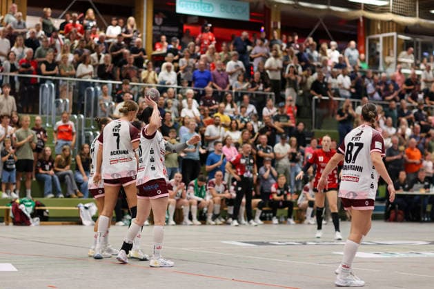 Jule Meisner (HL Buchholz 08-Rosengarten, 26) spielt einen Pass GER, SG Nuertingen-Zizishausen vs. HL Buchholz 08-Rosengarten, Handball, 2. ALSCO Handball Bundesliga Frauen, 4. Spieltag, Spielzeit 2026 2027, 19.09.2026 GER, SG Nuertingen-Zizishausen vs. HL Buchholz 08-Rosengarten, Handball, 2. ALSCO Handball Bundesliga Frauen, 4. Spieltag, Spielzeit 2026 2027, 19.09.2026 Steinenberg Copyright: xEibner-Pressefoto SoerenxHerwegx EP_SHG