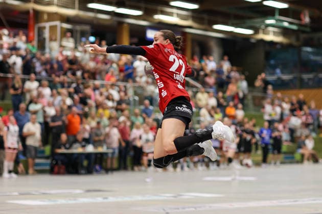 Maxime Luber (SG Nürtingen-Zizishausen, 22) beim Wurf GER, SG Nuertingen-Zizishausen vs. HL Buchholz 08-Rosengarten, Handball, 2. ALSCO Handball Bundesliga Frauen, 4. Spieltag, Spielzeit 2026 2027, 19.09.2026 GER, SG Nuertingen-Zizishausen vs. HL Buchholz 08-Rosengarten, Handball, 2. ALSCO Handball Bundesliga Frauen, 4. Spieltag, Spielzeit 2026 2027, 19.09.2026 Steinenberg Copyright: xEibner-Pressefoto SoerenxHerwegx EP_SHG