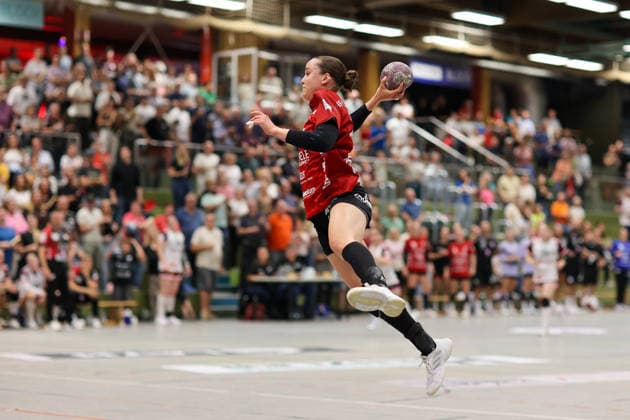 Maxime Luber (SG Nürtingen-Zizishausen, 22) beim Wurf GER, SG Nuertingen-Zizishausen vs. HL Buchholz 08-Rosengarten, Handball, 2. ALSCO Handball Bundesliga Frauen, 4. Spieltag, Spielzeit 2026 2027, 19.09.2026 GER, SG Nuertingen-Zizishausen vs. HL Buchholz 08-Rosengarten, Handball, 2. ALSCO Handball Bundesliga Frauen, 4. Spieltag, Spielzeit 2026 2027, 19.09.2026 Steinenberg Copyright: xEibner-Pressefoto SoerenxHerwegx EP_SHG