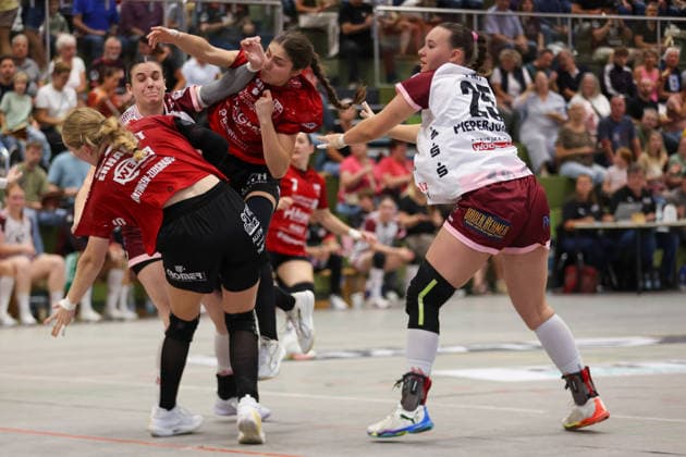 Nora Erhardt (SG Nürtingen-Zizishausen, 14) beim Wurf am Kreis GER, SG Nuertingen-Zizishausen vs. HL Buchholz 08-Rosengarten, Handball, 2. ALSCO Handball Bundesliga Frauen, 4. Spieltag, Spielzeit 2026 2027, 19.09.2026 GER, SG Nuertingen-Zizishausen vs. HL Buchholz 08-Rosengarten, Handball, 2. ALSCO Handball Bundesliga Frauen, 4. Spieltag, Spielzeit 2026 2027, 19.09.2026 Steinenberg Copyright: xEibner-Pressefoto SoerenxHerwegx EP_SHG