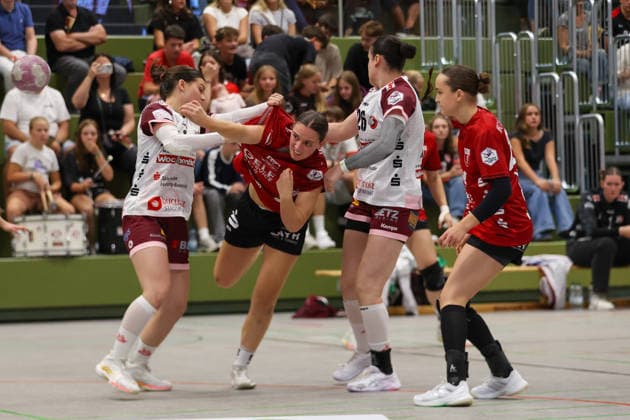 Carolin Jaron (SG Nürtingen-Zizishausen, 5) beim Wurf GER, SG Nuertingen-Zizishausen vs. HL Buchholz 08-Rosengarten, Handball, 2. ALSCO Handball Bundesliga Frauen, 4. Spieltag, Spielzeit 2026 2027, 19.09.2026 GER, SG Nuertingen-Zizishausen vs. HL Buchholz 08-Rosengarten, Handball, 2. ALSCO Handball Bundesliga Frauen, 4. Spieltag, Spielzeit 2026 2027, 19.09.2026 Steinenberg Copyright: xEibner-Pressefoto SoerenxHerwegx EP_SHG